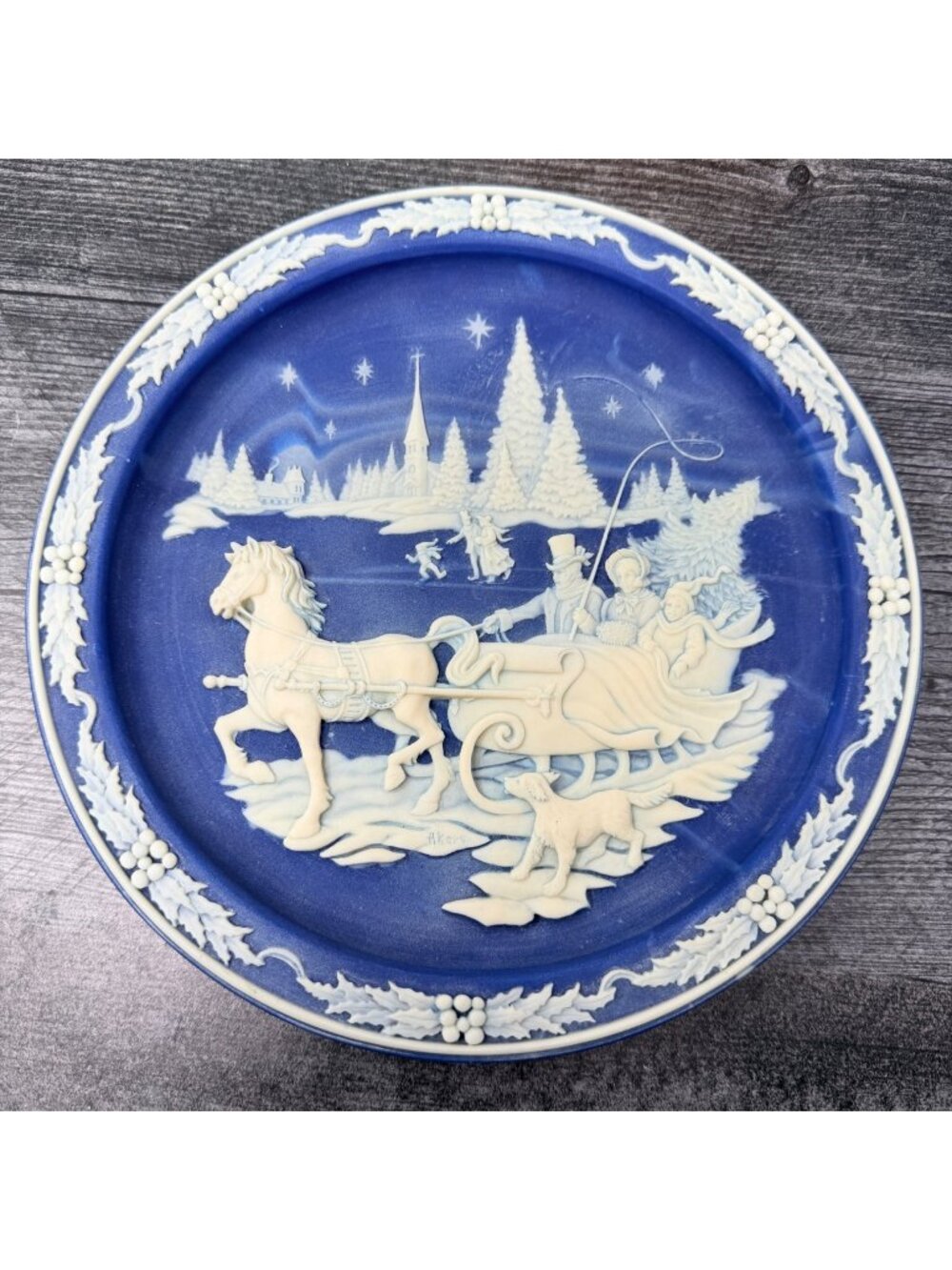 Incolay Christmas Cameo Collector Plate Sleighβ Scene 1990 Home with the Tree